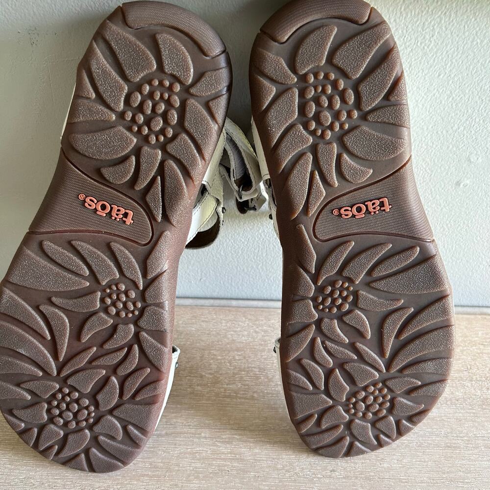 Taos White leather studded sandals, size 8 - Picture 5 of 8